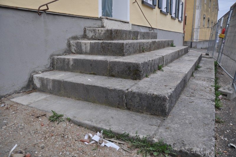 Treppe Kalkstein vorher